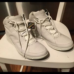 NWT Sz 11 Wm’s  light leather ECCO Athletic Shoe